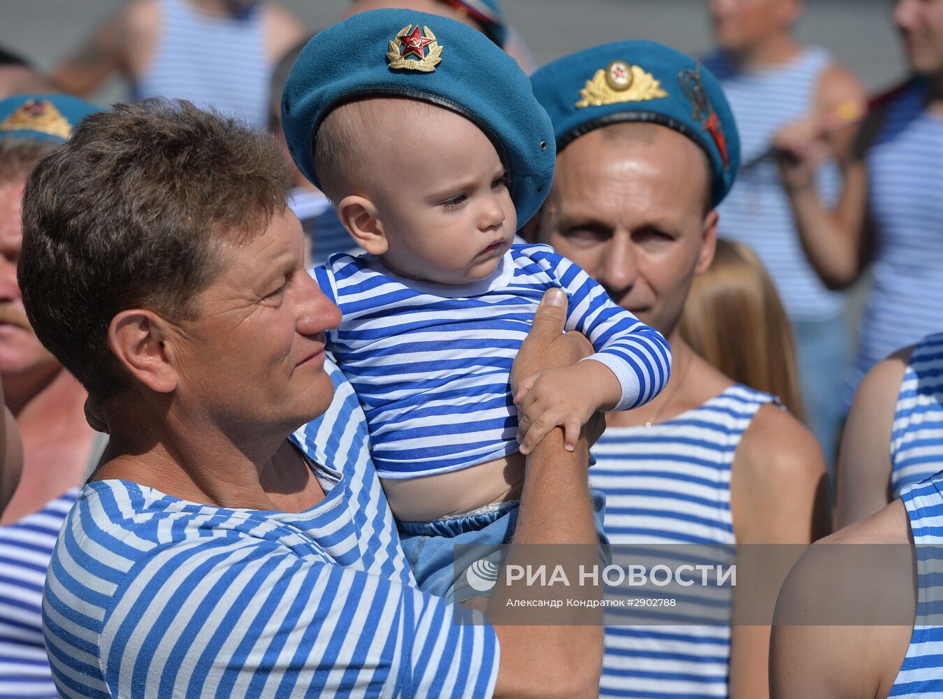 Празднование дня ВДВ в городах России