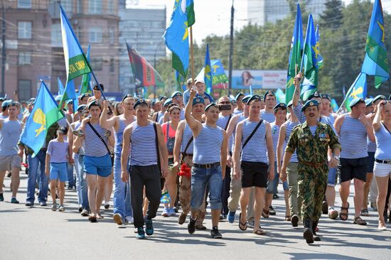 Празднование дня ВДВ в городах России