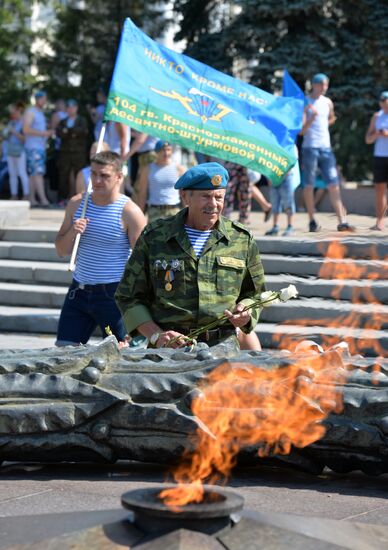 Празднование дня ВДВ в городах России