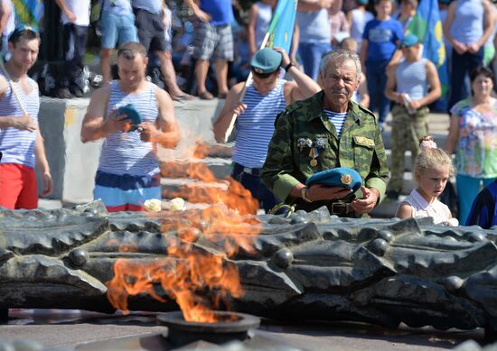 Празднование дня ВДВ в городах России