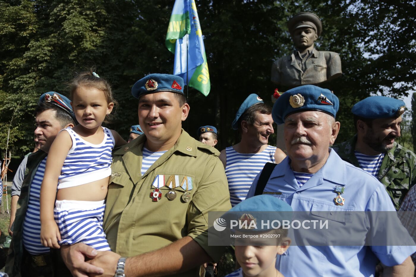 Празднование дня ВДВ в городах России