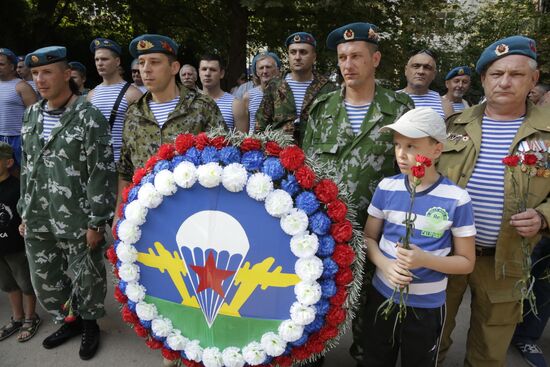 Празднование дня ВДВ в городах России