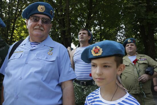 Празднование дня ВДВ в городах России