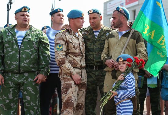 Празднование дня ВДВ в городах России