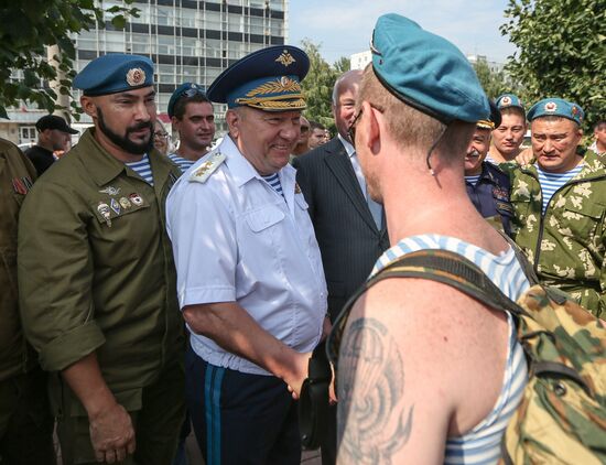 Празднование дня ВДВ в городах России