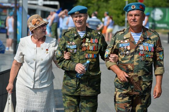 Празднование дня ВДВ в городах России