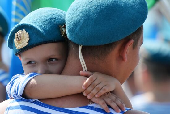 Празднование дня ВДВ в городах России