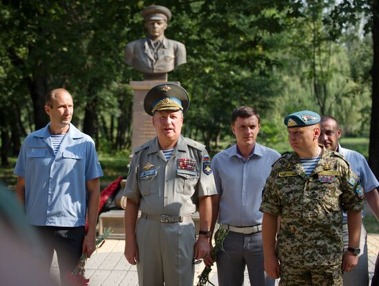 Празднование дня ВДВ в городах России