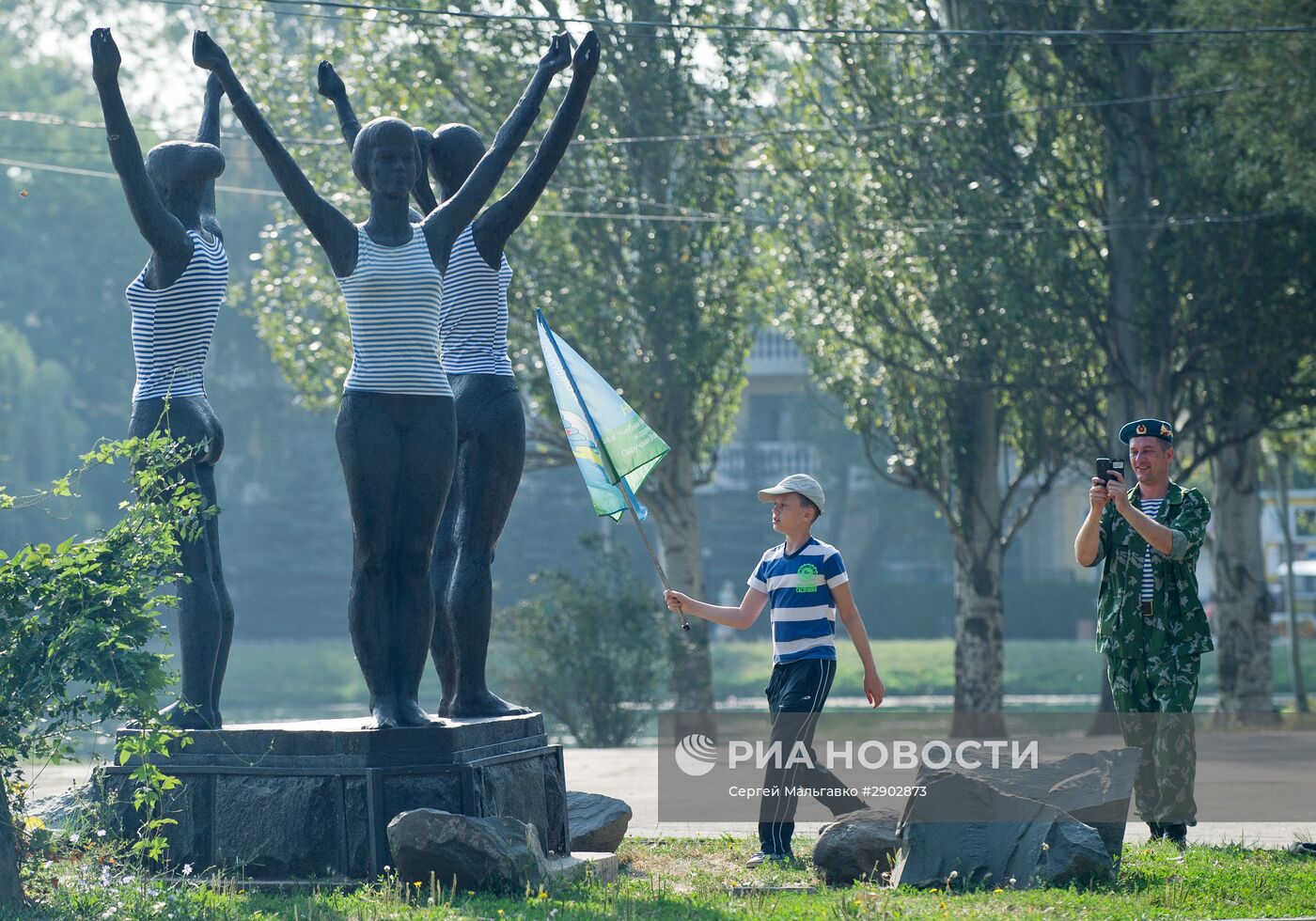 Празднование дня ВДВ в городах России