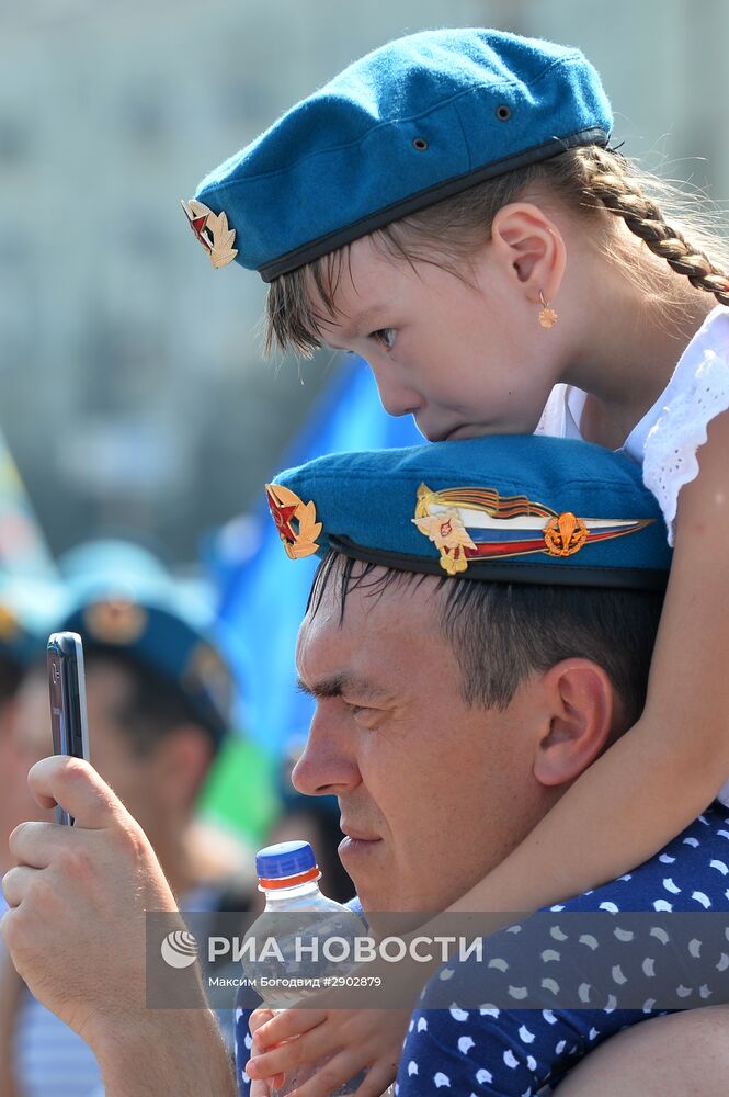 Празднование дня ВДВ в городах России