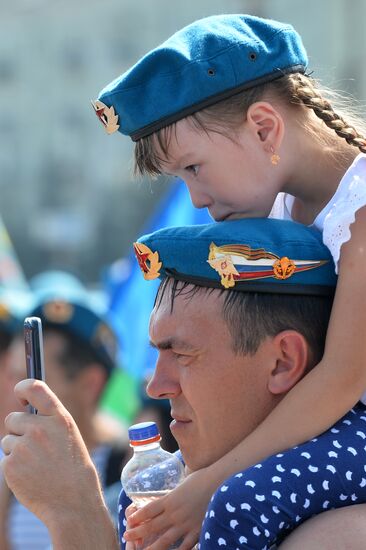 Празднование дня ВДВ в городах России