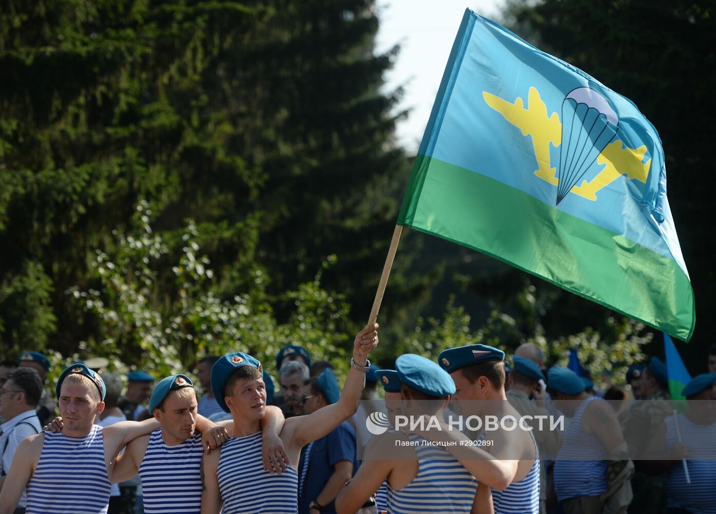 Празднование дня ВДВ в городах России