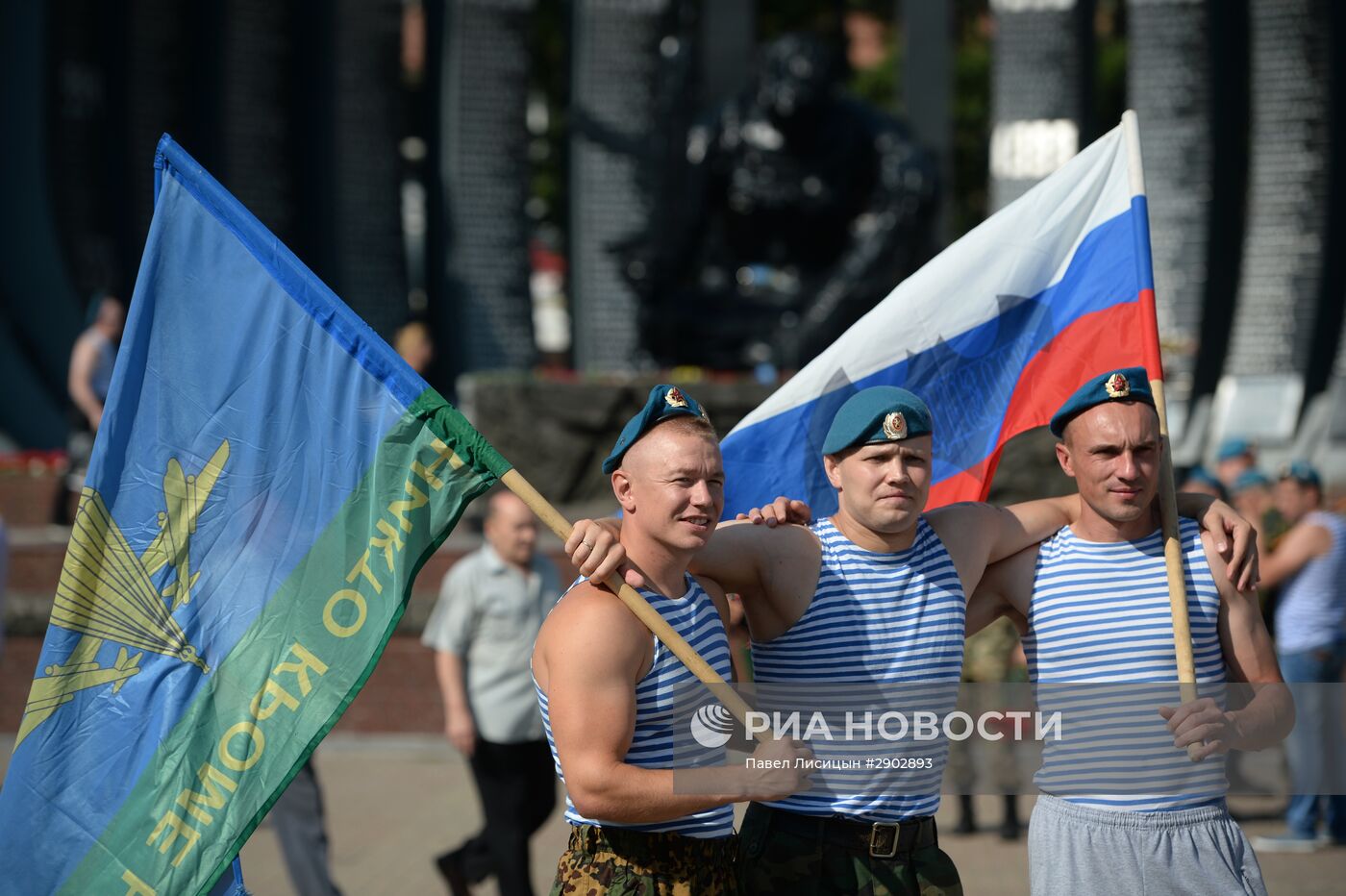 Празднование дня ВДВ в городах России