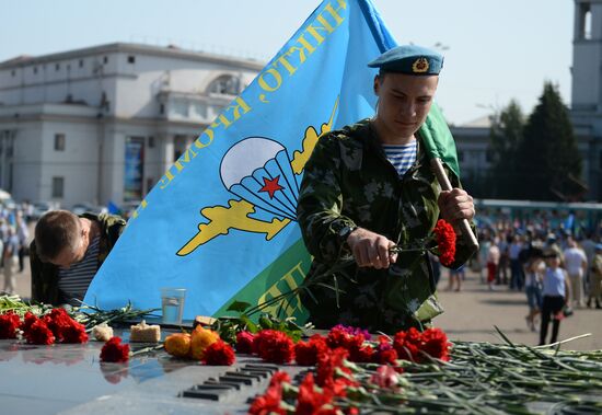 Празднование дня ВДВ в городах России