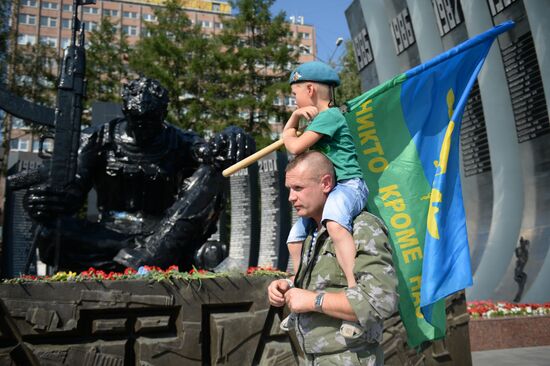 Празднование дня ВДВ в городах России