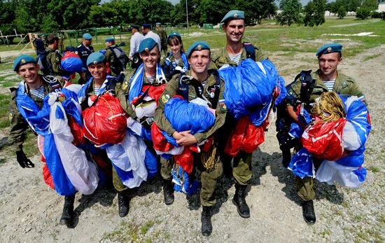 Празднование дня ВДВ в городах России