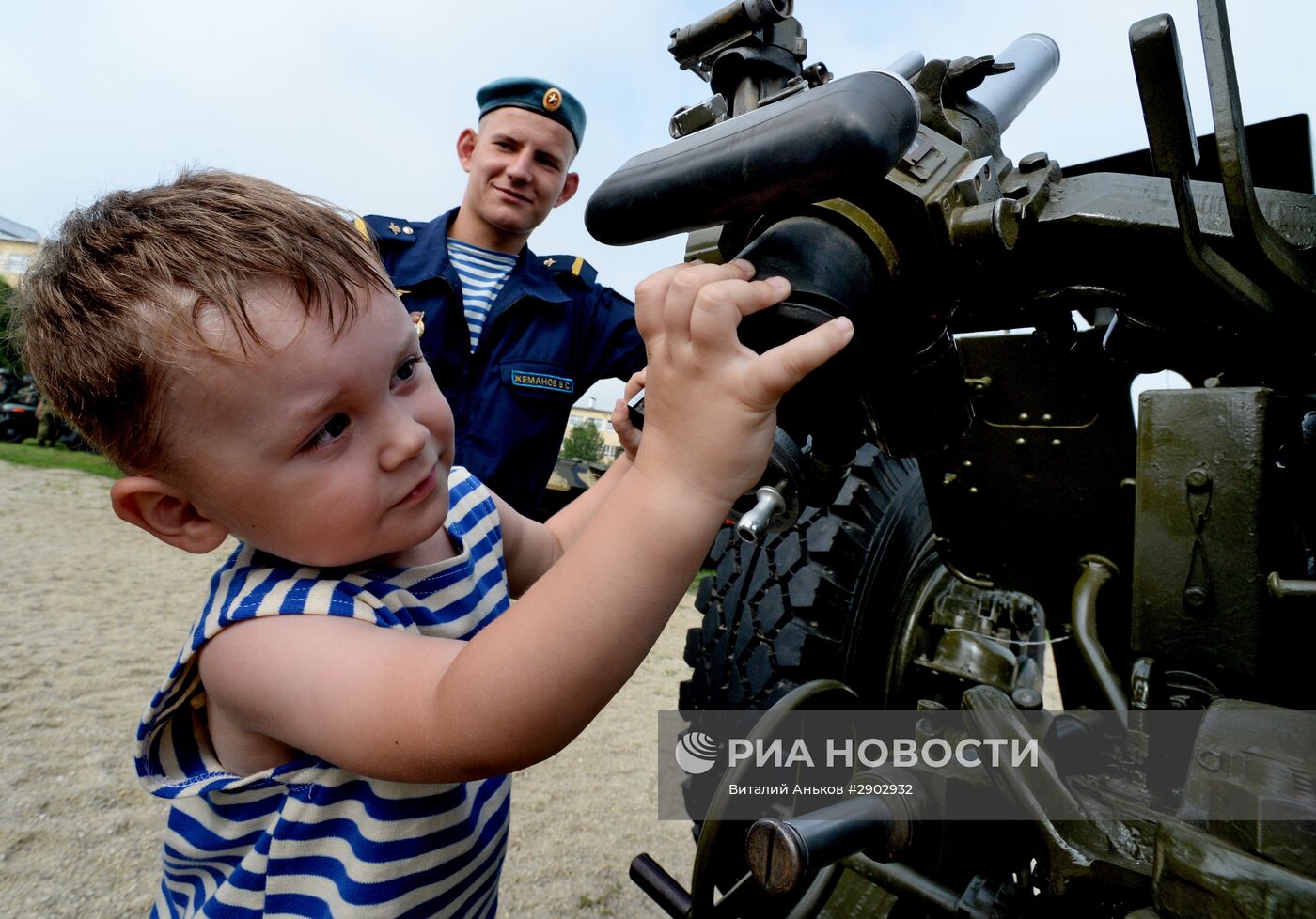 Празднование дня ВДВ в городах России