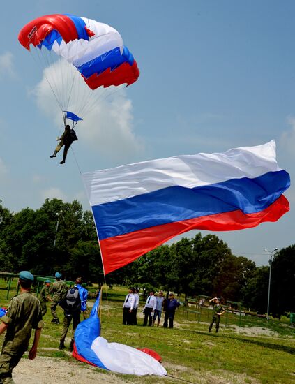 Празднование дня ВДВ в городах России