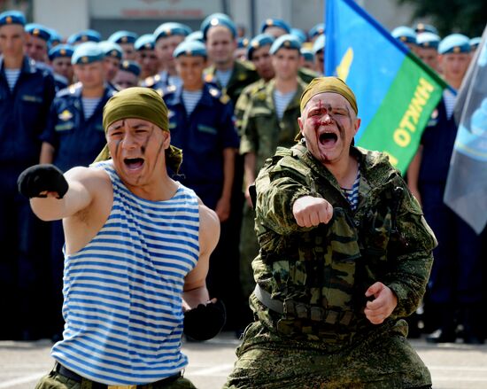 Празднование дня ВДВ в городах России