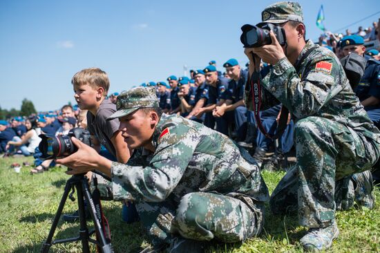 Празднование дня ВДВ в городах России