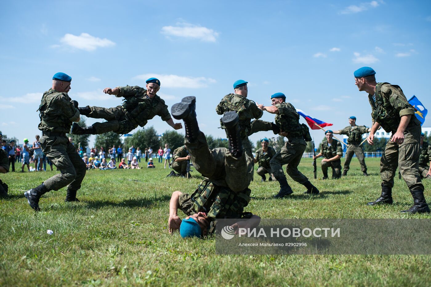 Празднование дня ВДВ в городах России