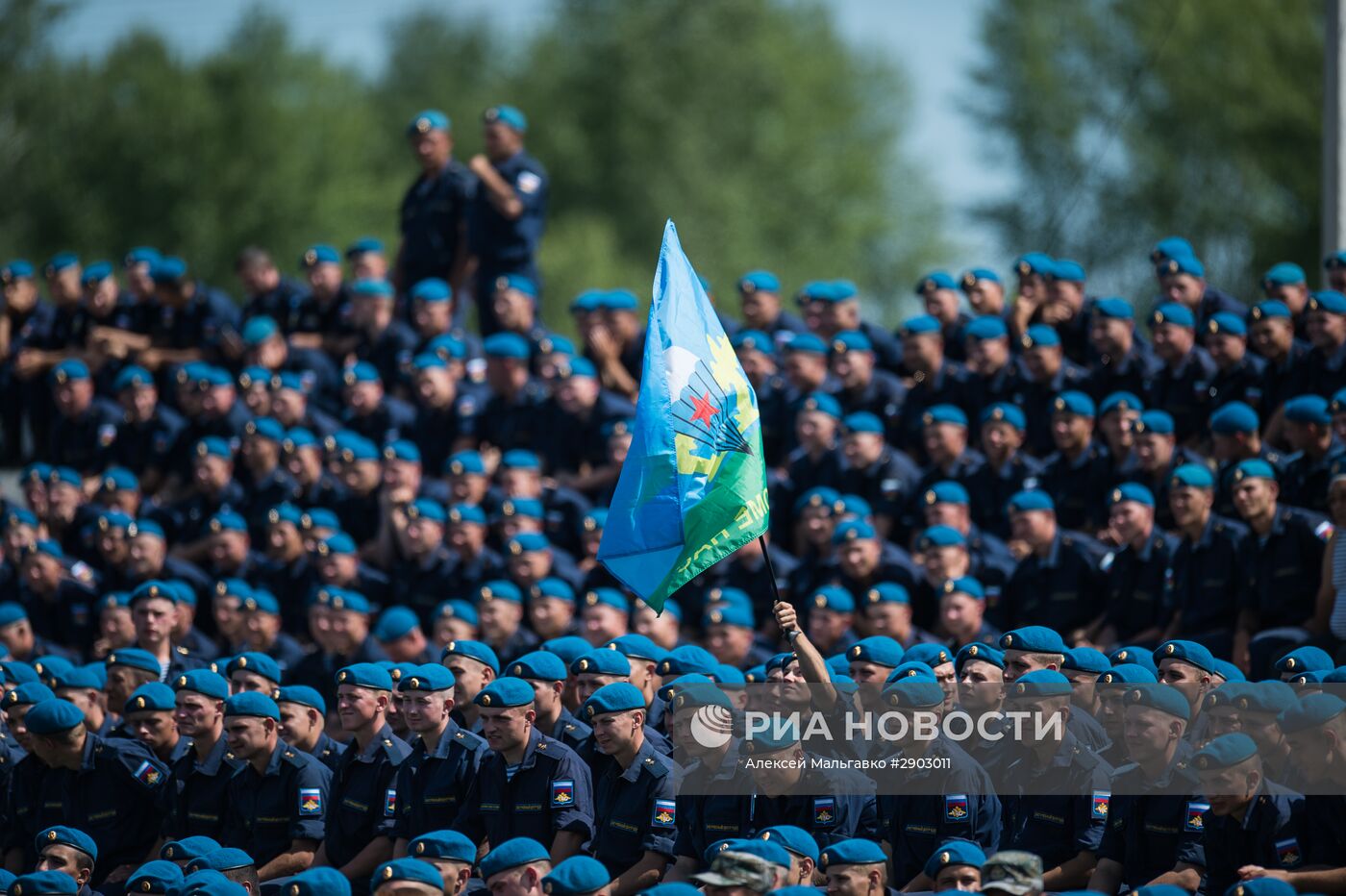 Празднование дня ВДВ в городах России