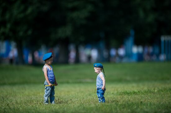 Празднование дня ВДВ в городах России