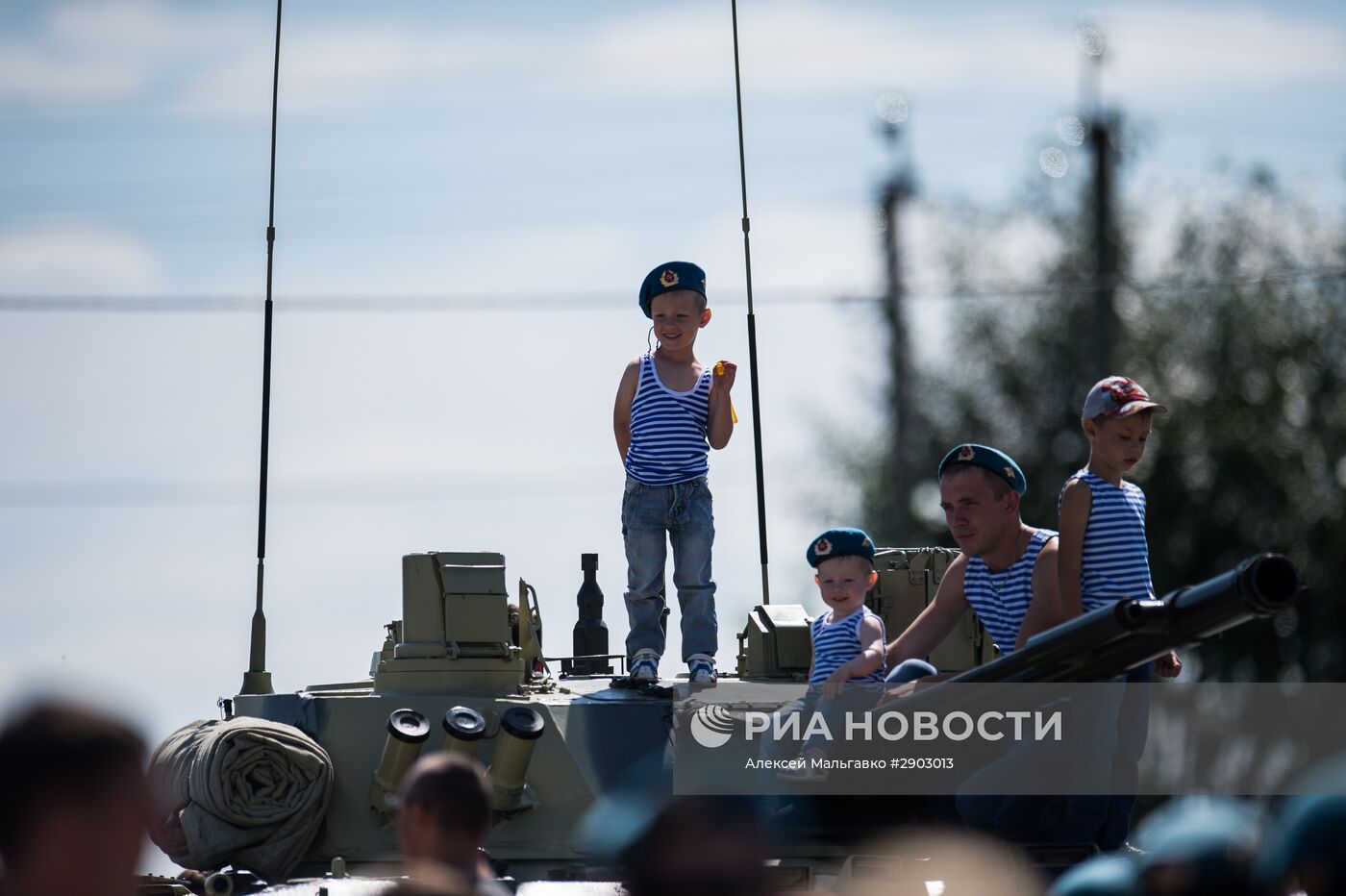 Празднование дня ВДВ в городах России