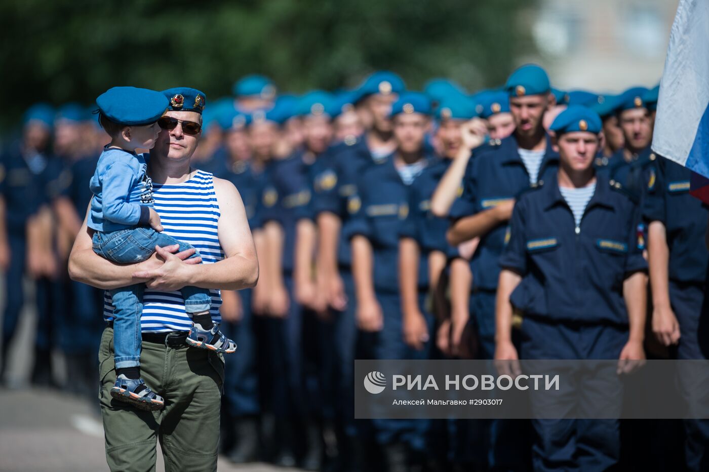 Празднование дня ВДВ в городах России
