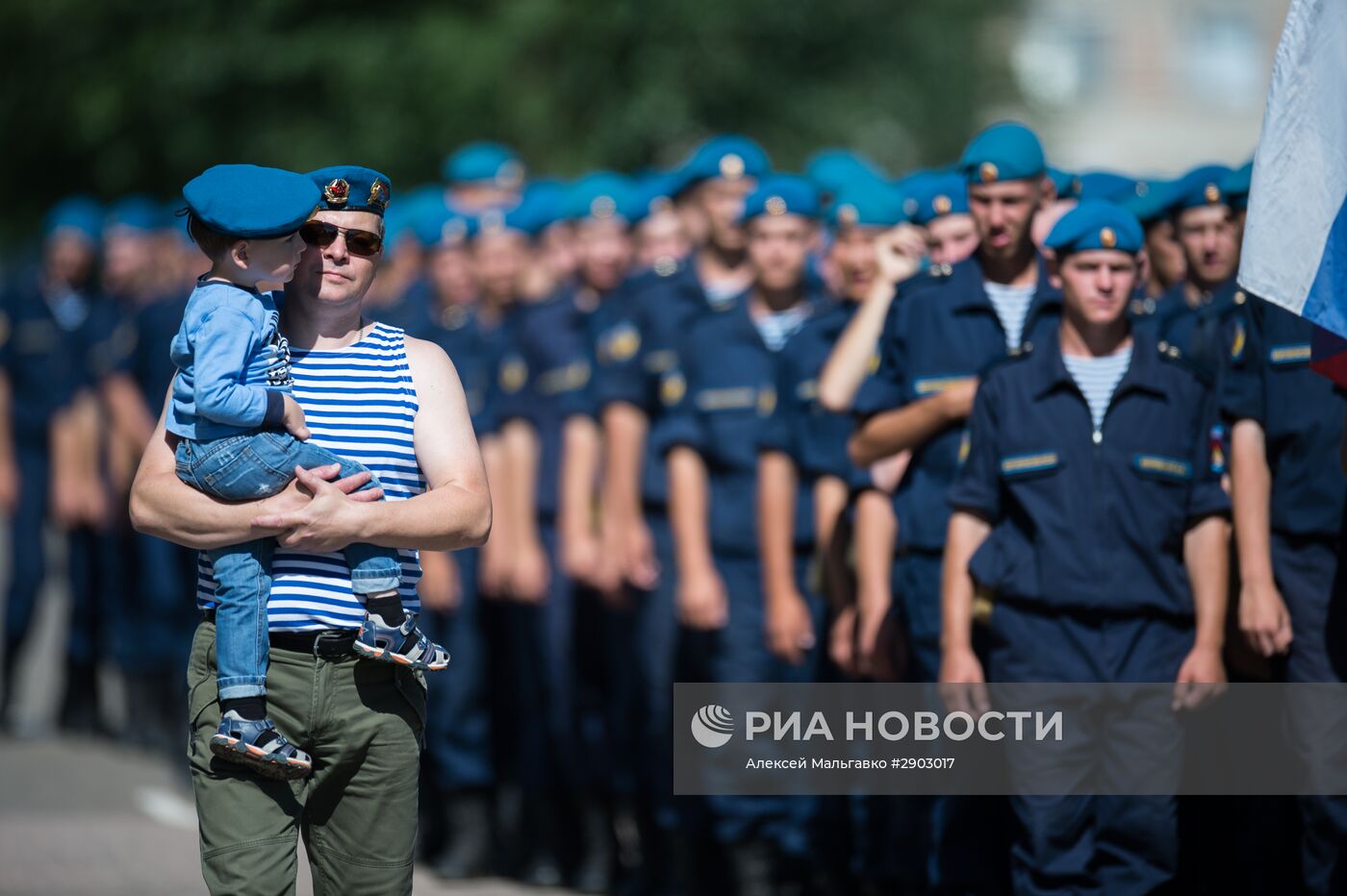 Празднование дня ВДВ в городах России