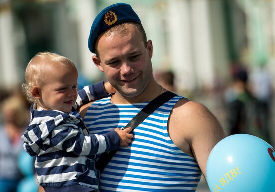 Празднование дня ВДВ в городах России