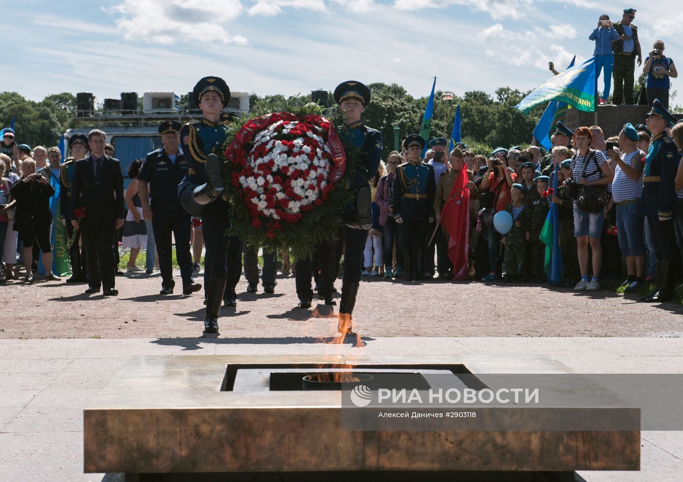 Празднование дня ВДВ в городах России