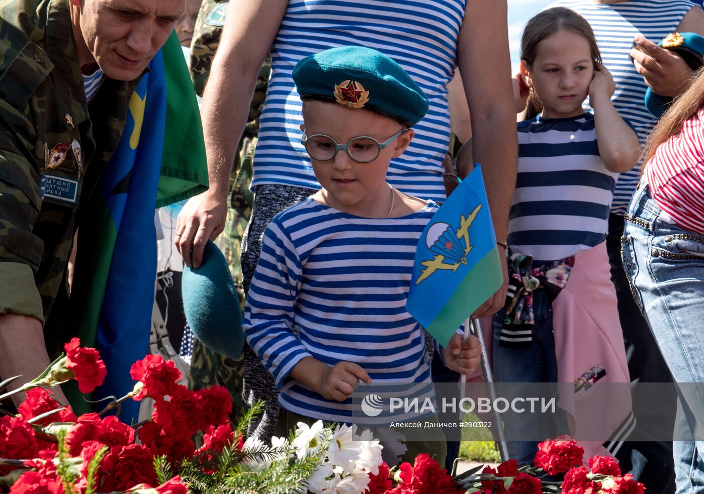 Празднование дня ВДВ в городах России