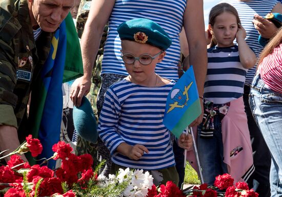 Празднование дня ВДВ в городах России