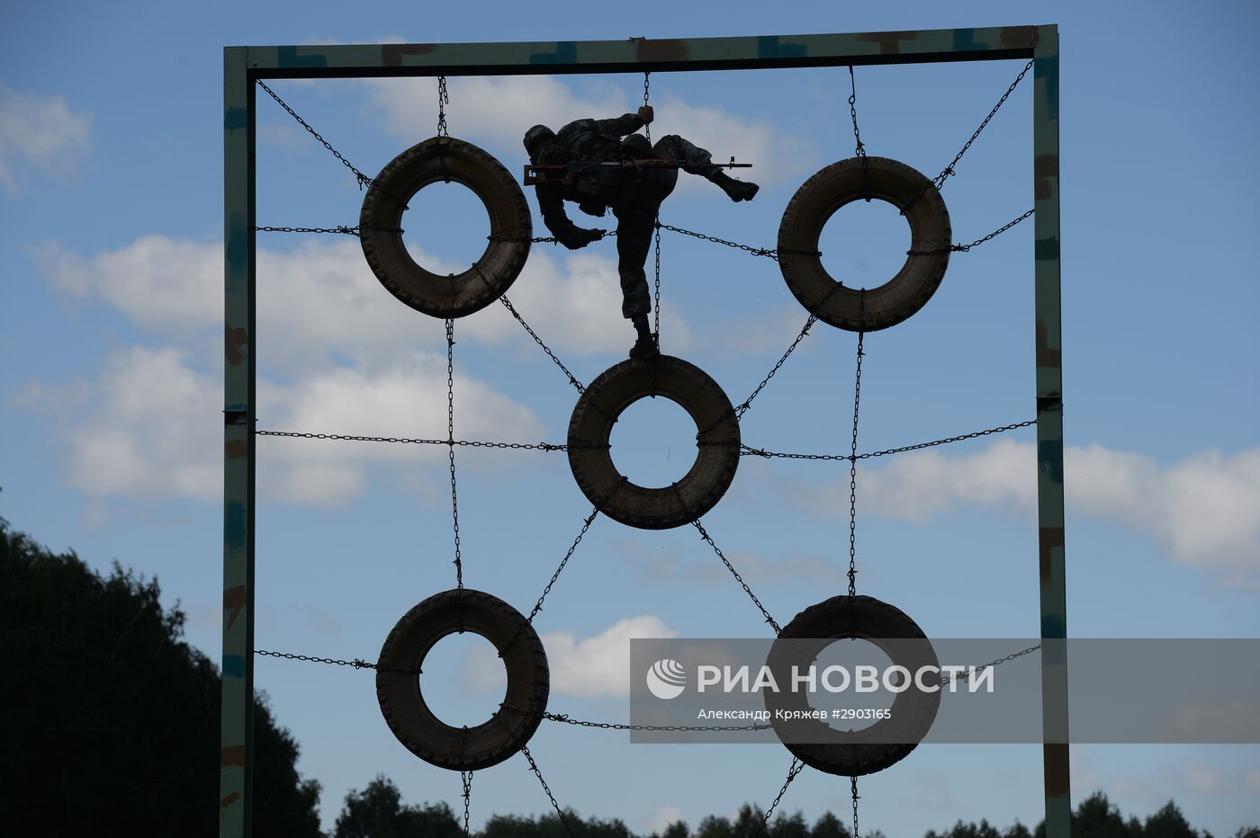 Третий этап конкурса "Отличники войсковой разведки" в Новосибирске