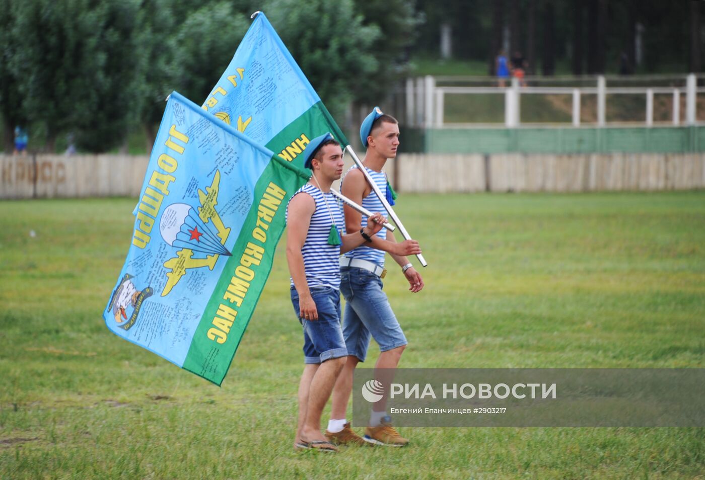 Празднование дня ВДВ в городах России