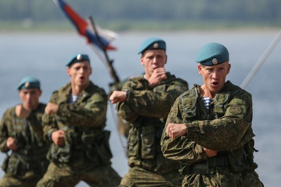 Празднование дня ВДВ в городах России