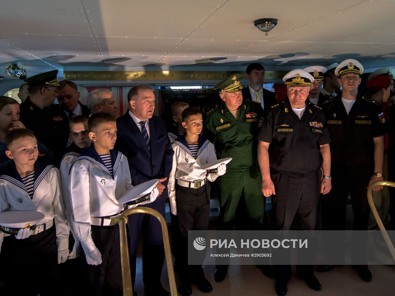 Крейсер "Аврора" в Санкт-Петербурге открылся для посетителей