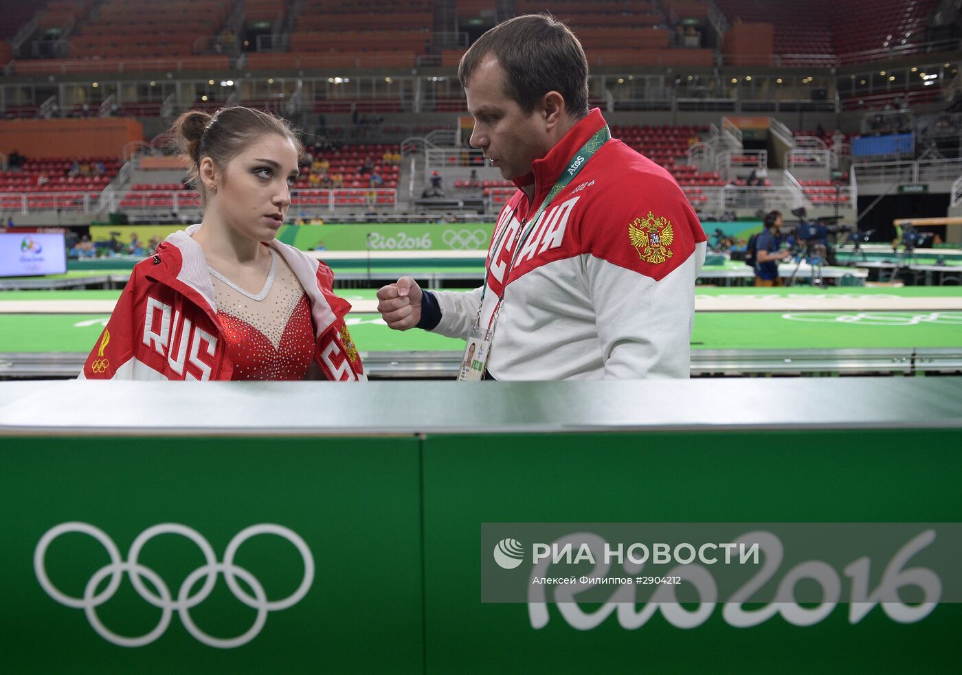 Тренировка олимпийской сборной России по спортивной гимнастике в Рио-де-Жанейро