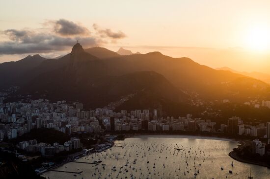 Виды Рио-де-Жанейро со смотровой площадки на горе "Сахарная голова"