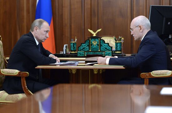 Президент РФ В. Путин встретился с главой Башкирии Р. Хамитовым