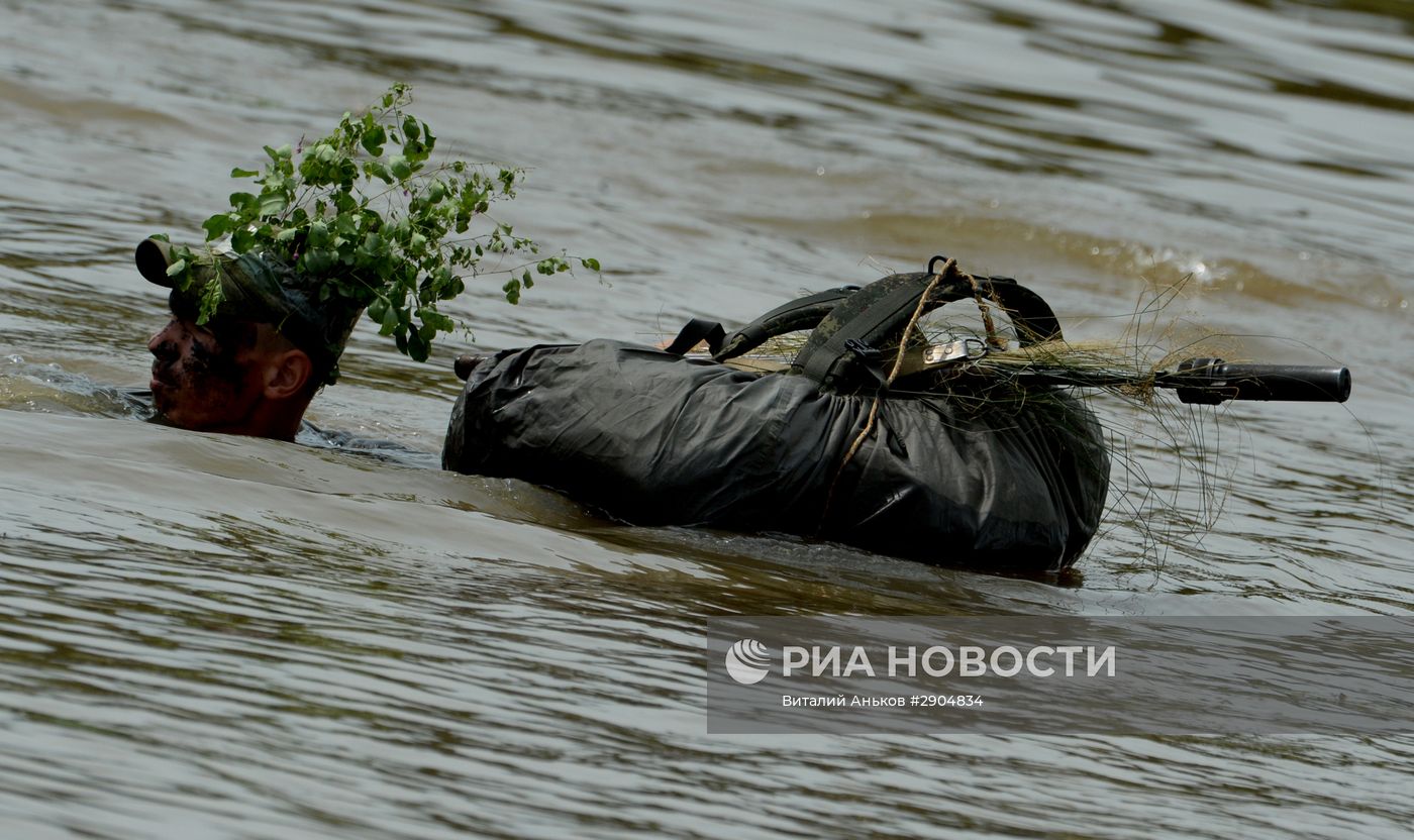 Учения по форсированию водных преград в Приморье