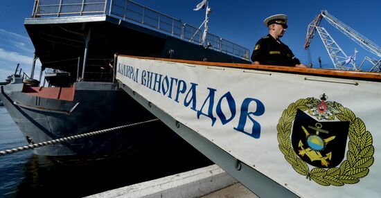 Прибытие отряда кораблей Тихоокеанского флота в порт Владивостока