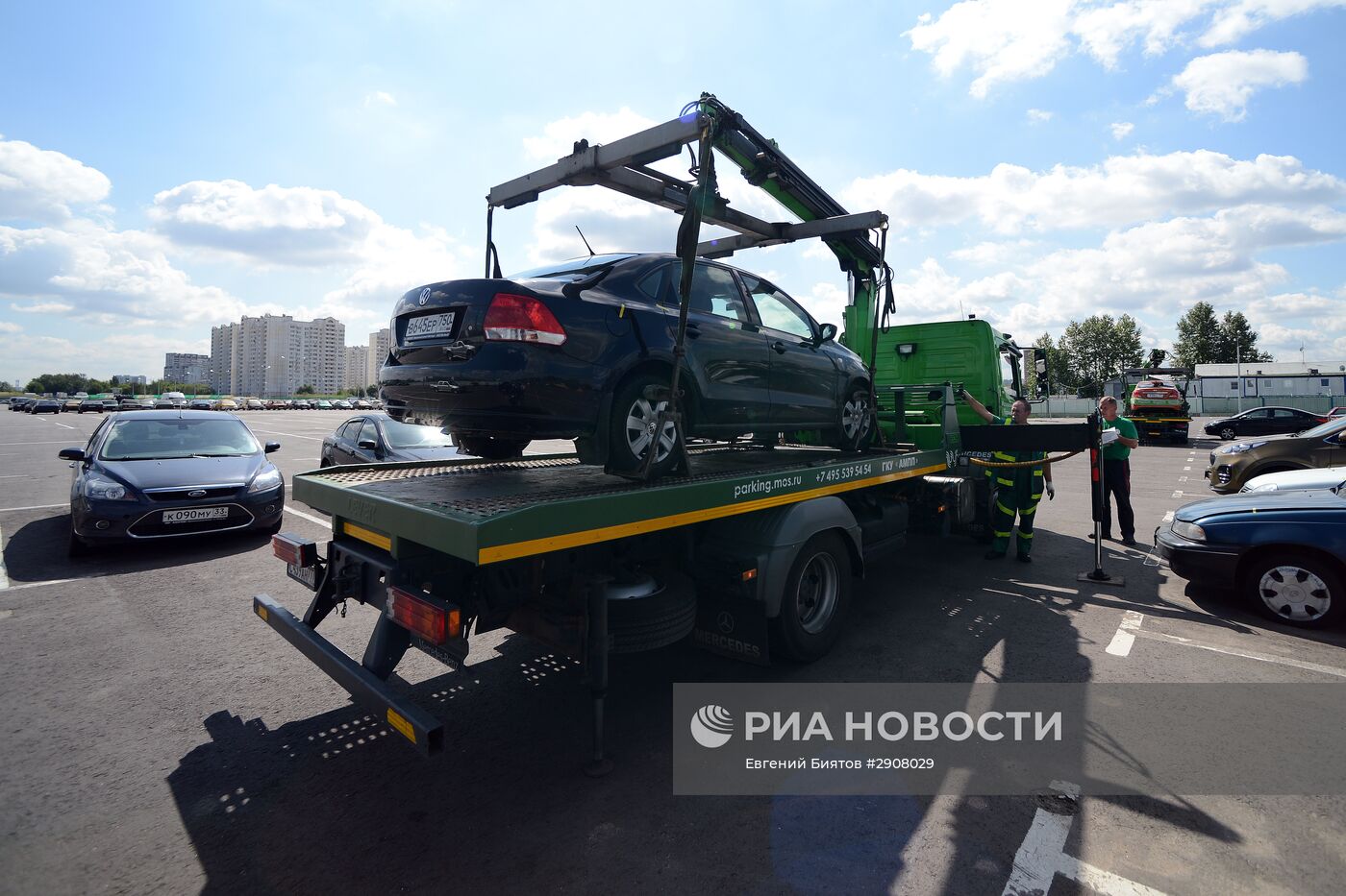 Работа эвакуаторов Московского паркинга