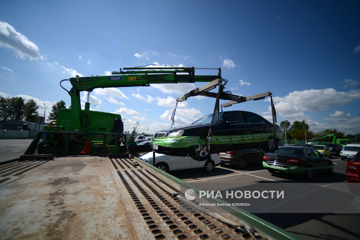 Работа эвакуаторов Московского паркинга