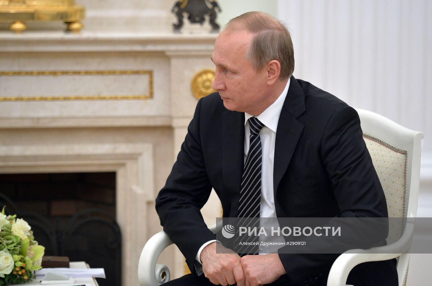 Президент РФ В. Путин встретился с президентом Армении С. Саргсяном