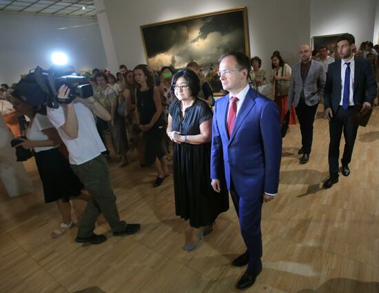 Владимир Мединский посетил выставку Ивана Айвазовского