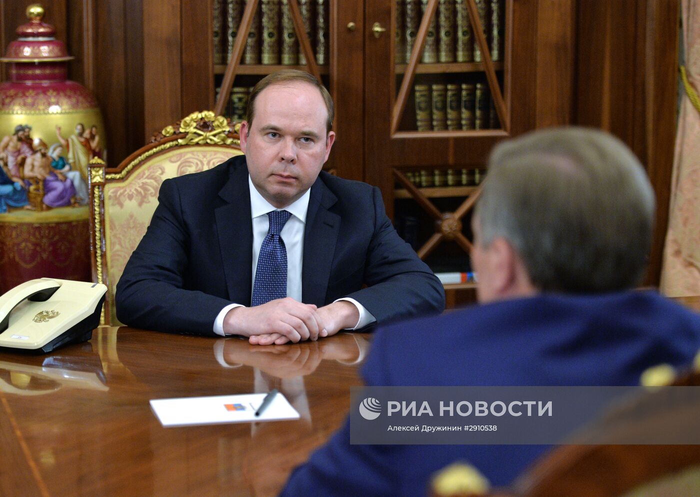 Президент РФ В. Путин встретился с С. Ивановым и А. Вайно