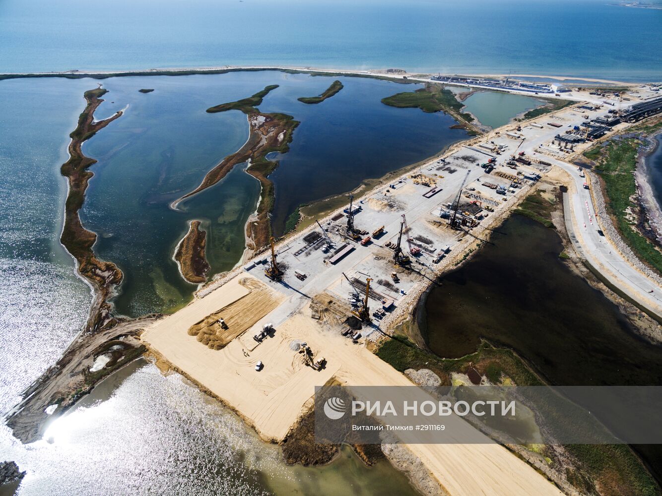 Строительная площадка новой трассы в Крым