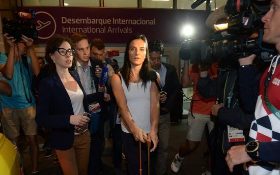 Двукратная олимпийская чемпионка Е. Исинбаева прилетела в Рио-де-Жанейро